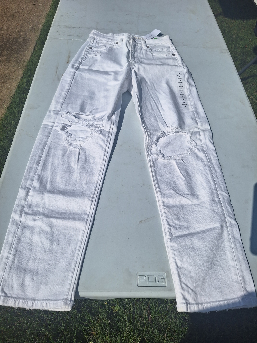 American Eagle Outfitters White Distressed Straight-Leg Jeans